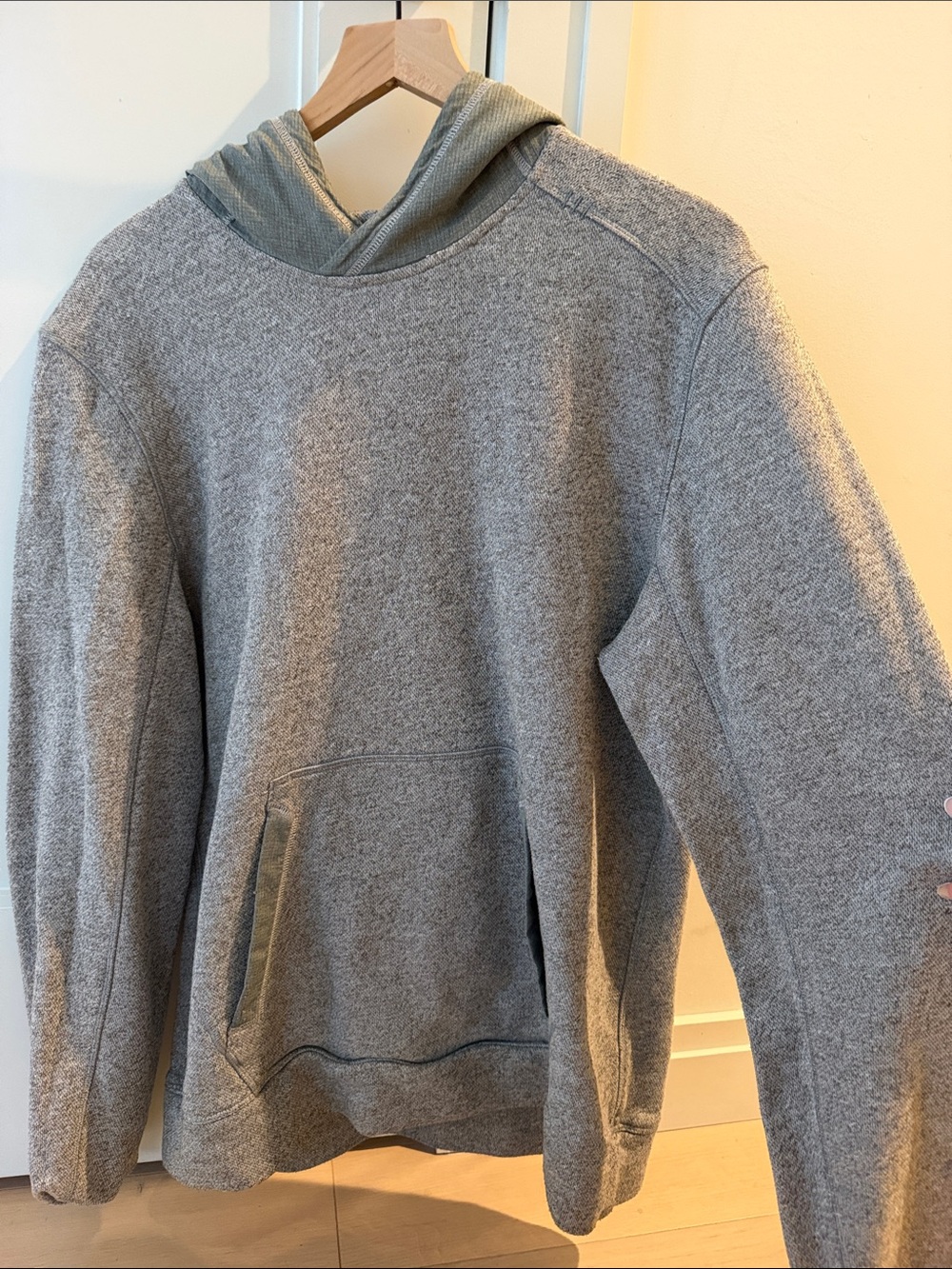 Lulemon Men's Heather Gray Pullover Hoodie - Casual Everyday Sweatshirt
